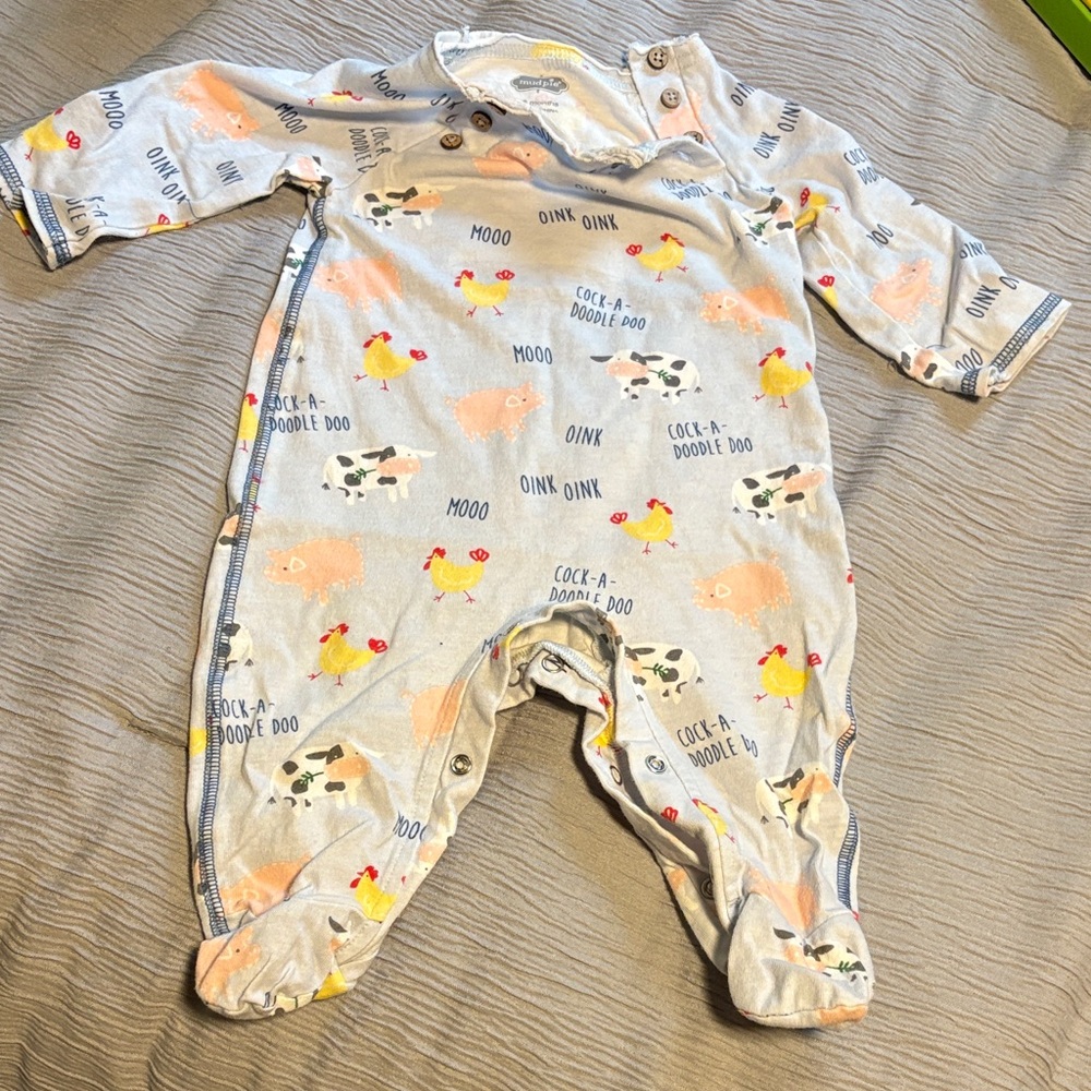 Adorable Farm Animal Print sleeper mid pie